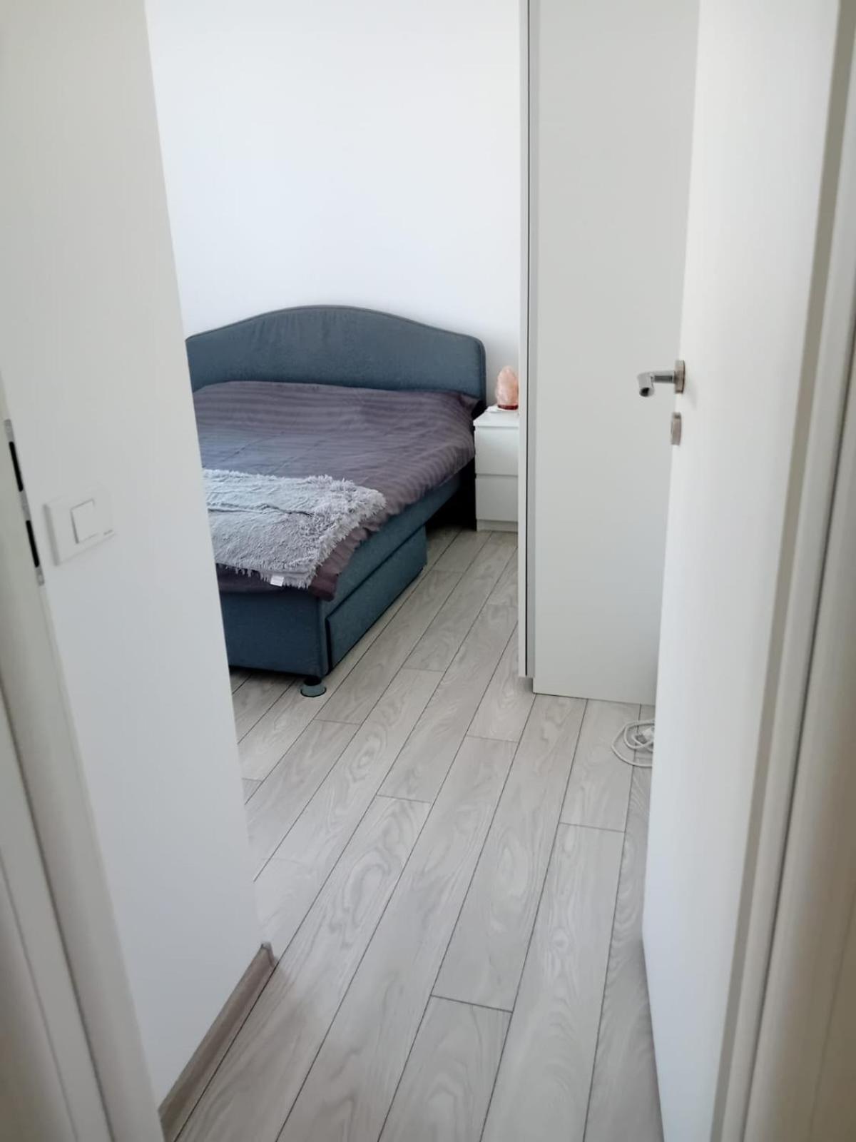 Deluxe 2 Bedroom Apartment With Balcony And Private Parking Bragadiru Ngoại thất bức ảnh