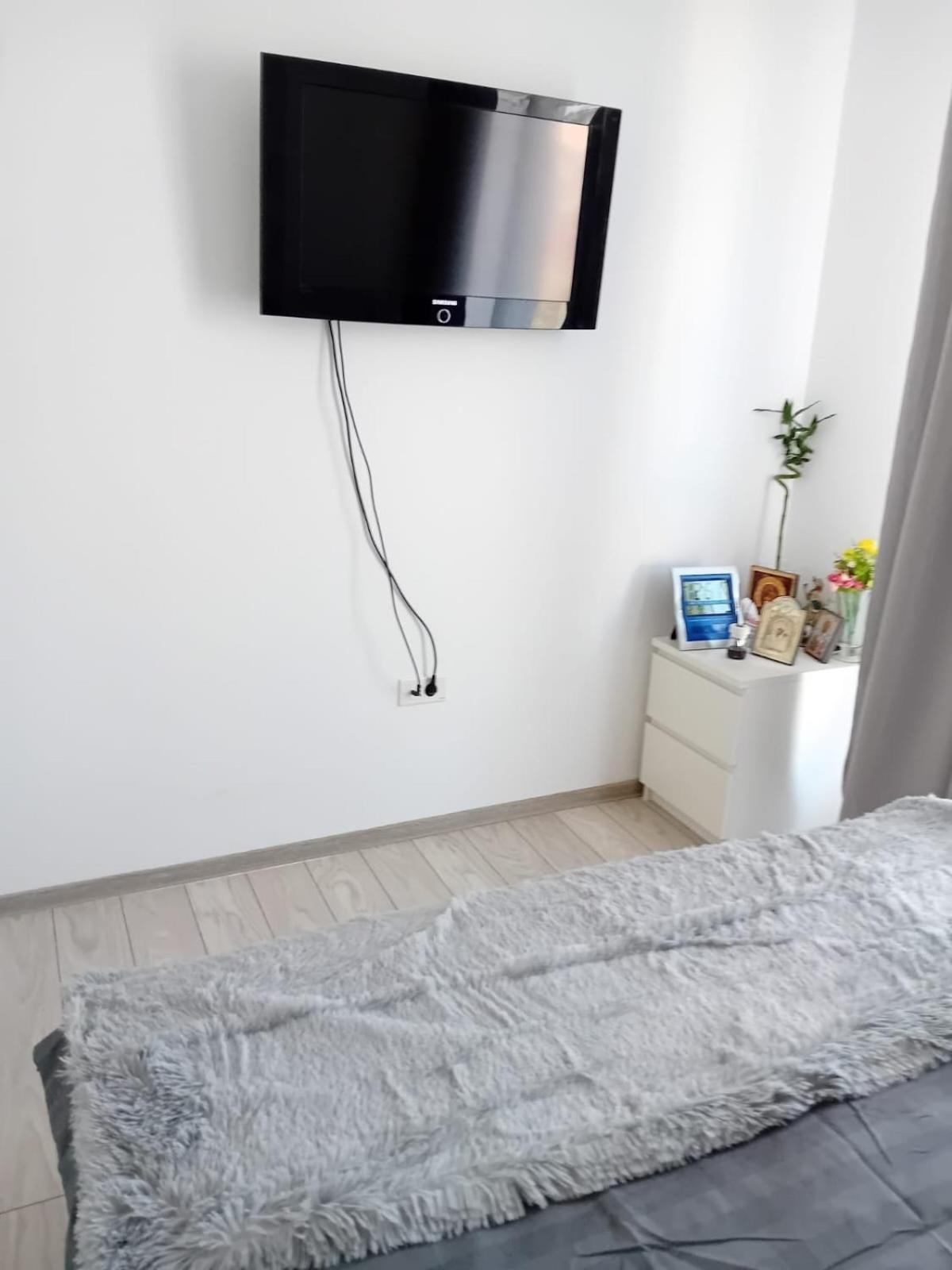Deluxe 2 Bedroom Apartment With Balcony And Private Parking Bragadiru Ngoại thất bức ảnh
